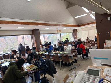 学生の“おいしい”を支える学食。声が届くやりがいある職場です。