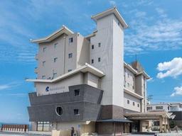 青い海と空が広がる、淡路島の“海辺の体験型旅館”