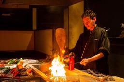 炉端焼きのライブ感が面白い◎月給30～44万円の調理スタッフ募集！