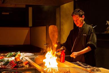 炉端焼きのライブ感が面白い◎月給30～44万円の調理スタッフ募集！