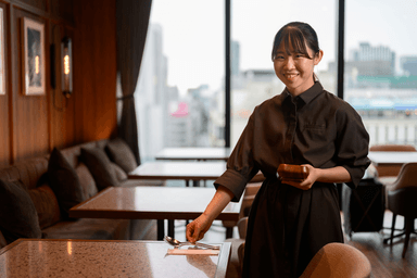 三菱地所グループ運営。安心して働ける制度と環境がしっかり整っています。