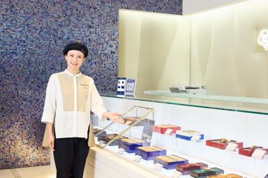 ― 想いに寄り添う、売り込まない接客 ―お客様との関係を大切にできる、百貨店等での上質な接客です。