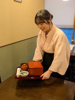 気配りや立ち居振る舞いなど、一つひとつの所作がそのままお店の印象につながります。