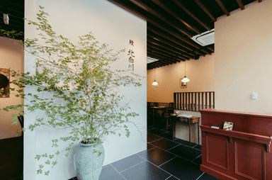 厳選した鰻を丁寧に焼き上げた一品。素材と技が光る鰻料理を提供しています。