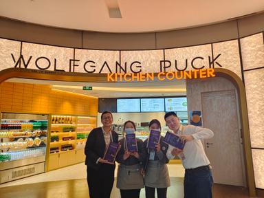 チームワークが自慢。オープニングもみんなで支えます！