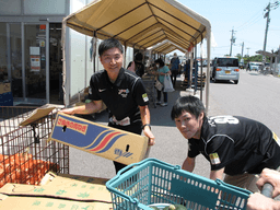 野菜や果物の魅力を売場で伝える仕事です◎
