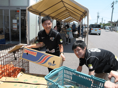 野菜や果物の魅力を売場で伝える仕事です◎