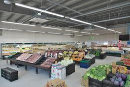 新鮮食材を使った惣菜が並ぶ売場を、あなたの手で。