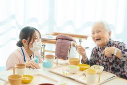 病棟で患者さまと向き合い、食事を通して回復を支える管理栄養士の仕事です。