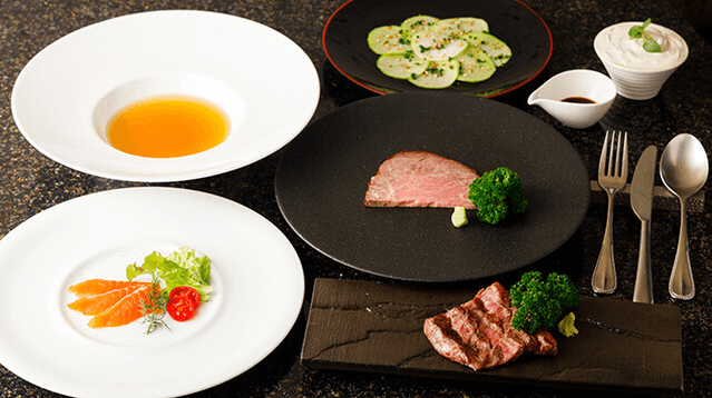 【銀座8丁目／月給30万円以上／土日祝休み＆長期休暇あり】決まったメニューも、決まった正解もない。自分の感性を料理に映す調理スタッフ募集。