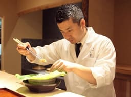 一皿一皿に心を込め、季節感や美しさまで大切にする『やま岸』の料理づくり。