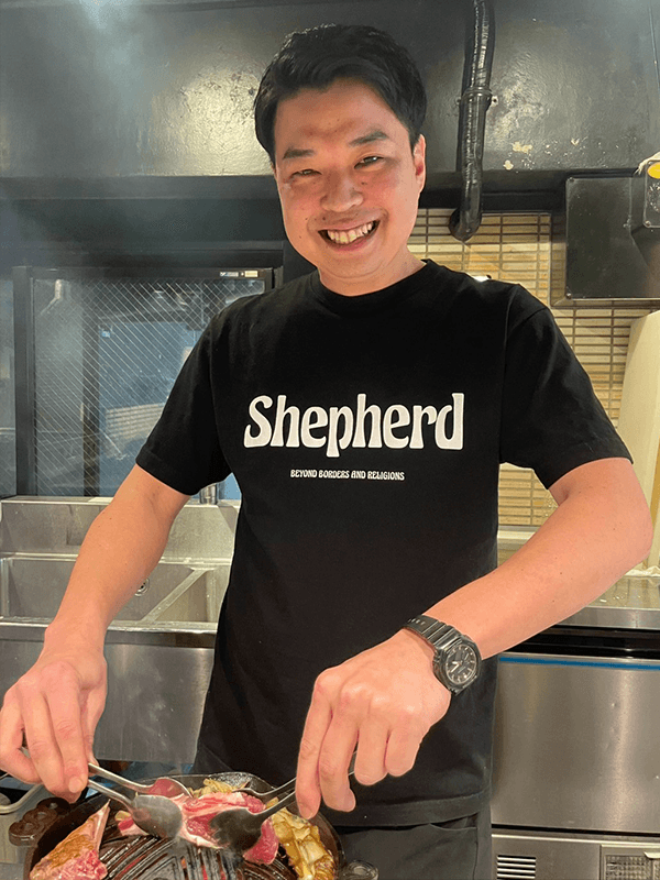 【土曜定休or日曜定休／経験不問／14時始業でランチ営業なし】未経験⇒羊肉のプロへ！20代中心の仲間と調理や専門技術を学びながら長く活躍できる調理スタッフ募集◎
