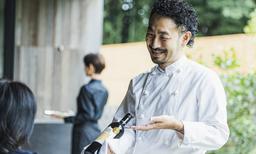 一皿一皿に向き合いながら、丁寧に料理を仕上げる。スピードよりも“質”を大切にできる現場です。