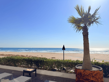 目の前に広がるのは、水平線と潮風のある日常。ここでの暮らしと仕事が、きっと特別なものになるはずです。