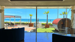 目の前に広がるのは、水平線と潮風のある日常。ここでの暮らしと仕事が、きっと特別なものになるはずです。