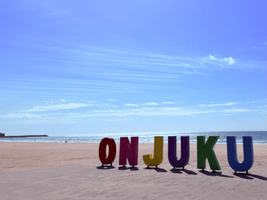 目の前に広がる海と空。御宿の自然に囲まれたこの場所で、宿泊者の思い出に残る料理を届けていきます。