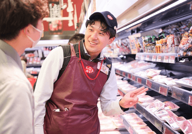 精肉部門のスタッフを募集。肉の扱いはもちろん、専任としてスペシャルなスキルが身につきます。