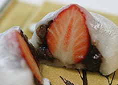 厳選した原材料から作るこだわりの「あん」製造を通じ、食品製造における高度な管理技術を習得できます。