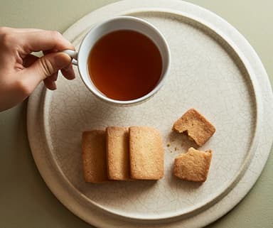 厳選された発酵バターやフランス産の塩など、こだわりの高品質な素材を用いた菓子作りに没頭できます。