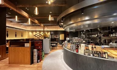 イオンモール小松店にある「北の炙り あかり屋」と「炙り牛たん 万」の2店舗にて同時募集