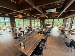 七ツ森の自然とぶどう畑に囲まれたワイナリーレストランで調理スタッフ募集！