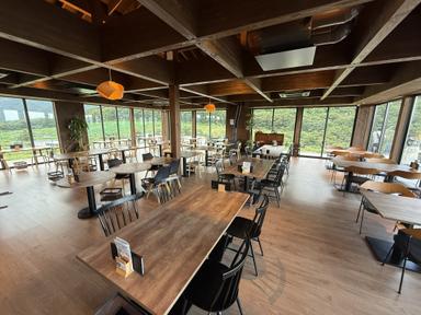 七ツ森の自然とぶどう畑に囲まれたワイナリーレストランで調理スタッフ募集！