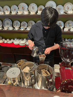 『宮越屋珈琲』のFC店舗を都内で運営。落ち着いた喫茶空間で丁寧な一杯を届けています。