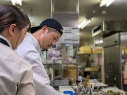 自然とアートに囲まれた空間で、料理人としての感性をのびのび発揮できます。