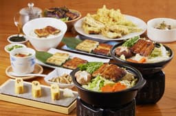 焼きの技術を深めながら、将来は売上管理や人材育成を学べます。調理師から経営者への成長を支援します。