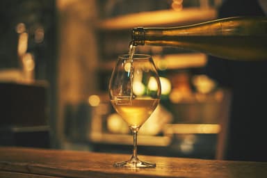 ワインを扱う経験を活かしながら、和食とのペアリングまで学べる環境です。