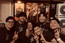東新宿の路地裏に佇む古民家風の隠れ家。スタッフ全員でお店を創り上げていける坪月商70万円のブランド