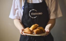 人気のフィナンシェを中心に、ギフトや手土産として愛される焼き菓子を届けます。