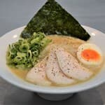 濃厚でまろやかな鶏白湯ラーメンが自慢。地域のお客様に親しまれるお店です。