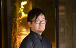 様々な実績を持つシェフが手がける新店で、料理とワインの魅力を届けるホールスタッフ募集