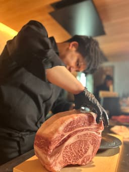 上質なA5黒毛和牛を扱う専門店で料理長候補を募集。あなたの経験と技術を最高月収80万円の待遇で評価！