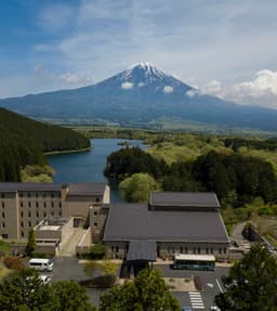 富士山と田貫湖に囲まれ、落ち着いて長く働ける環境です。
