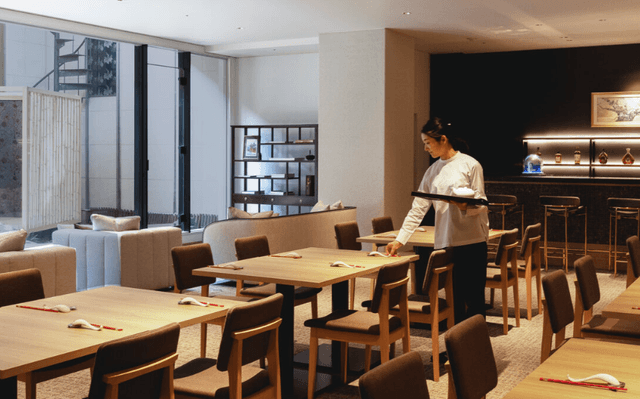 【月8日以上休／残業月10h以内】シンガポール発の人気レストランが日本初出店！20～30代が活躍中◎国際色豊かなホテルで、次のリーダーをめざしませんか