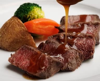 完成された環境ではなく、自身の経験やアイデアを活かして料理部門そのものを創り上げていける環境。