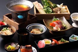 赤城・群馬の旬の食材を活かし、この土地ならではの料理を提供しています。