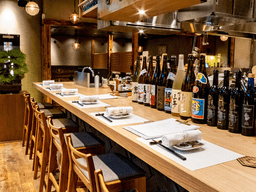 馬肉ブームや横丁を手掛けた企業で、店長候補として新しい挑戦とスキルアップを目指しませんか?