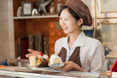 地元の素材を使った、心が伝わる洋菓子を手づくりで長年愛されてきた老舗。