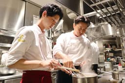 月給42万円以上の高水準スタート。これまでの経験や技術を、きちんと待遇に反映します。