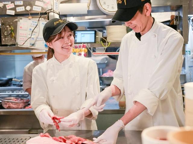 《月8日休み/賞与年4回!》■2025年3月にオープンしたばかりの新店■未経験OK!経験者は優遇◎!店長や料理長への早期キャリアアップも可能。昇給も随時あり◎