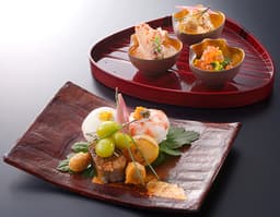 調理経験3年以上の方を募集。和食・洋食の適性を見て配属し、さらに技術を磨けます。