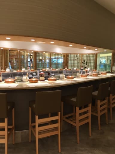 アパレルや飲食を展開するベイクルーズが母体の安定企業で、おしゃれな店舗を舞台に活躍いただけます。