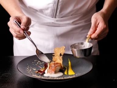 ミシュラン2つ星の技を継承。旬の食材を活かす創作フレンチを学ぶ