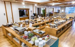 創業100年の歴史を持つ安定した経営基盤。リゾートホテルや飲食店を多角展開する老舗企業で働けます。