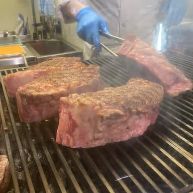 上場企業の正社員として、確立された経営基盤のもとで長期的にキャリアを形成していける職場環境です。