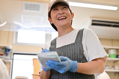 「牛たん利久」ならではの食材を活かし、毎月約10品の新商品開発に挑戦。アイデアを形にしてください。