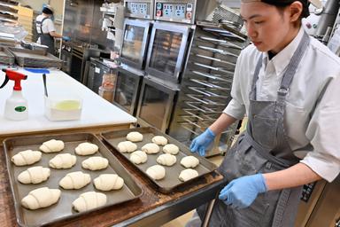 業態未経験の方も多数活躍中。『お客様や仲間の笑顔』を見ることが好きな方大歓迎です!